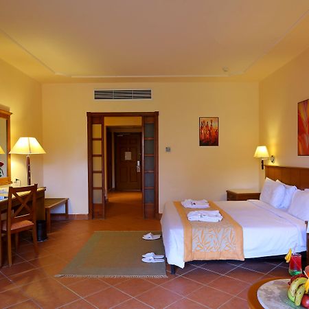 Charmillion Gardens Aquapark Hotel Sharm el-Sheikh Luaran gambar A room at the Hilton Sharm El Sheikh