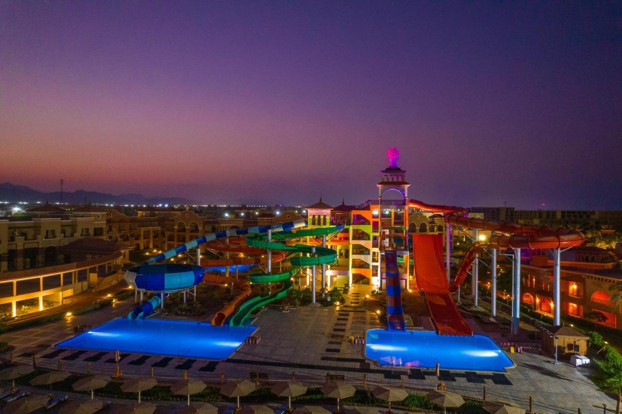 Charmillion Gardens Aquapark Hotel Sharm el-Sheikh Luaran gambar The water park at night