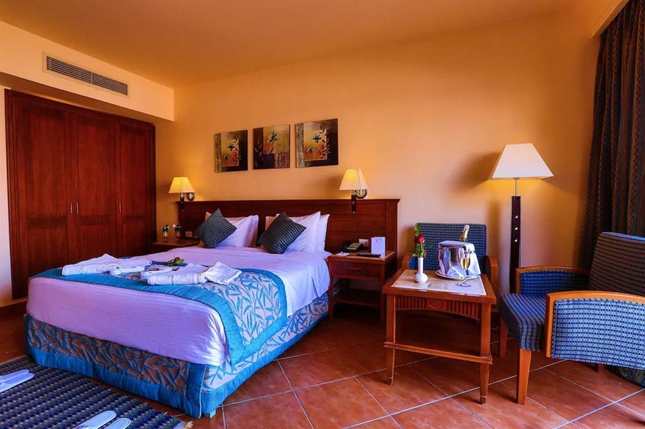 Charmillion Gardens Aquapark Hotel Sharm el-Sheikh Luaran gambar A bedroom in a hotel